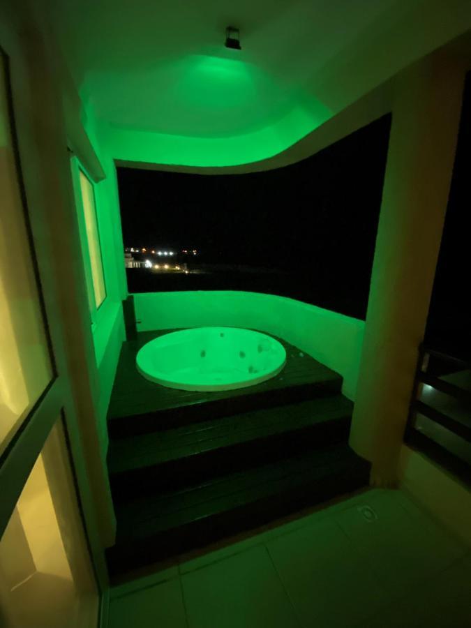 Beachfront Apt & Jacuzzi 타이바 외부 사진